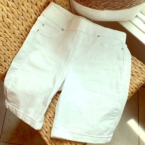 Liverpool white Bermuda short size 8.